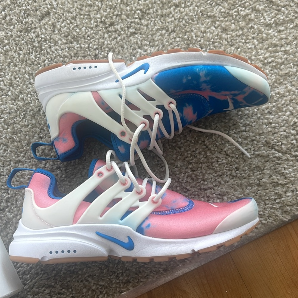 Nike Women’s Air Prestos - Picture 2 of 3